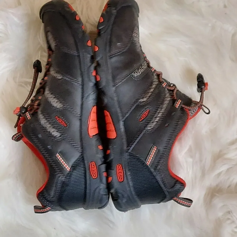 Keen Womens Black And Red Hiking Sneakers‎ Sz.6
